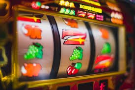 Aplikasi mobile ajitogel dengan antarmuka live dealer dan sportsbook di layar smartphone